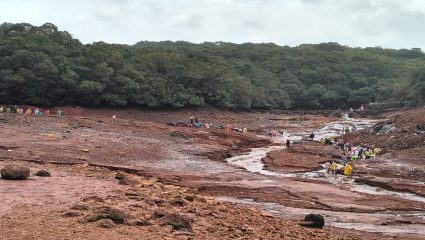 Matheran News: माथेरान नगरपरिषदेला आली जाग! शार्लोट लेकमधील गाळ काढण्यासाठी लावले मजूर