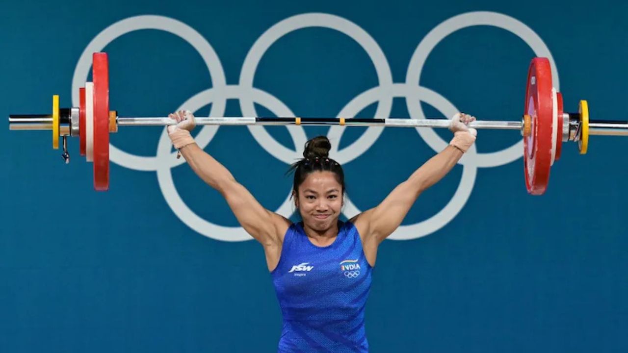 CWG : मीराबाई चानूंच्या डोळ्यात अश्रू, गळ्यात तिसरे सुवर्ण; मोदी म्हणाले- ‘प्रत्येक अश्रू सोन्यासारखा!’