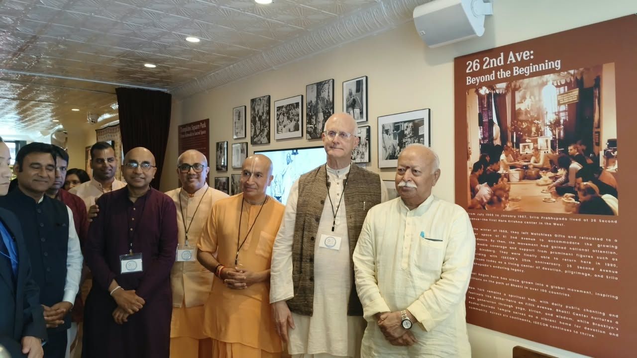 Mohan Bhagwat : न्यूयॉर्कमध्ये गुंजला सनातन धर्माचा आवाज; ‘पळून जाऊ नका, कर्तव्य करा!; RSS प्रमुख मोहन भागवत यांचे मोठे विधान
