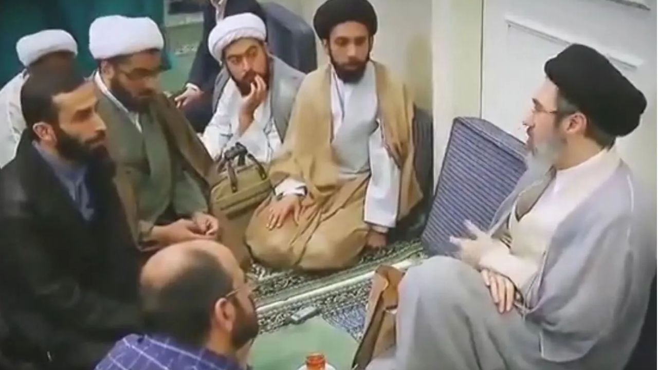 Mojtaba Khamenei : मोजतबा खामेनी यांचा पहिला व्हिडिओ आला समोर; इस्रायली दाव्यांची निघाली हवा की इराणचा डाव नवा? पाहा VIDEO