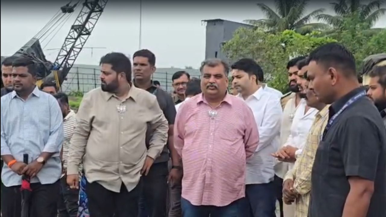 डोंबिवलीकरांसाठी दिलासादायक बातमी! मोठा गणेश घाटाकडे जाणाऱ्या रस्त्याच्या काँक्रीटीकरणाचे रवींद्र चव्हाण यांच्या हस्ते भूमिपूजन