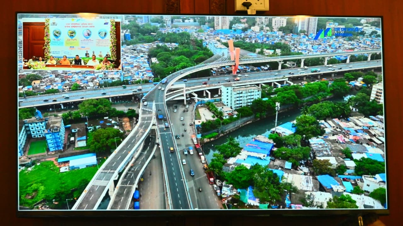 Mumbai News: मुंबईकरांसाठी मोठी बातमी! २०२७ मध्ये मेट्रोसारखी उपनगरीय लोकल; फडणवीसांकडून विविध प्रकल्पांचे लोकार्पण