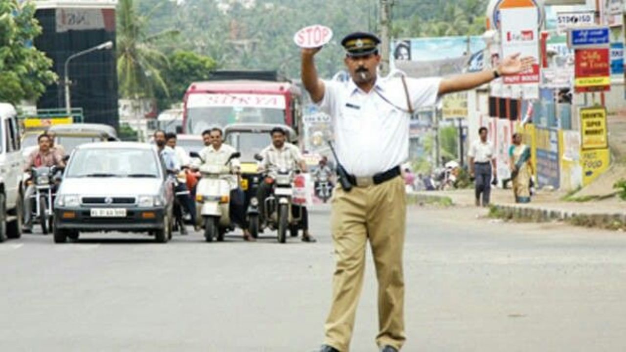 Navi Mumbai News: डी-मार्ट सर्कलपासून रेल्वे स्थानकापर्यंत वाहतूककोंडी; कर्मचारी नेमके कुठे? नागरिकांमध्ये नाराजी