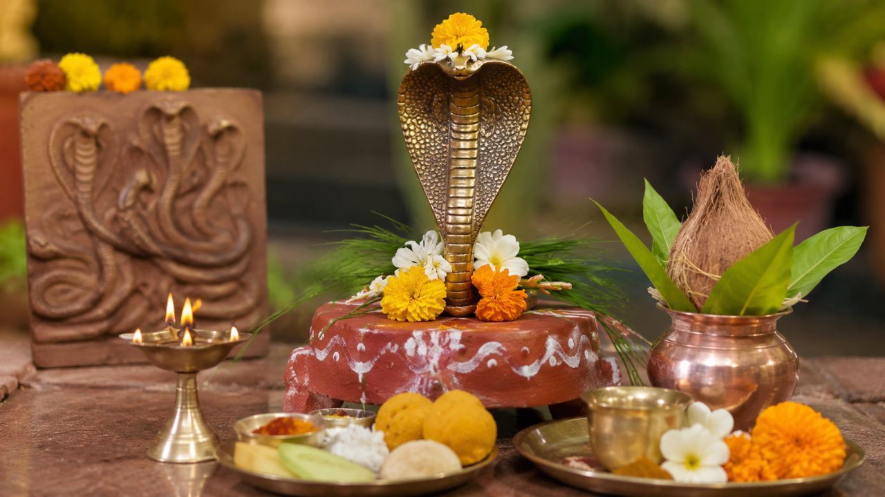 Nag Panchami Special: नागपंचमीला पोळी न बनवण्याची परंपरा का आहे? जाणून घ्या धार्मिक महत्त्व