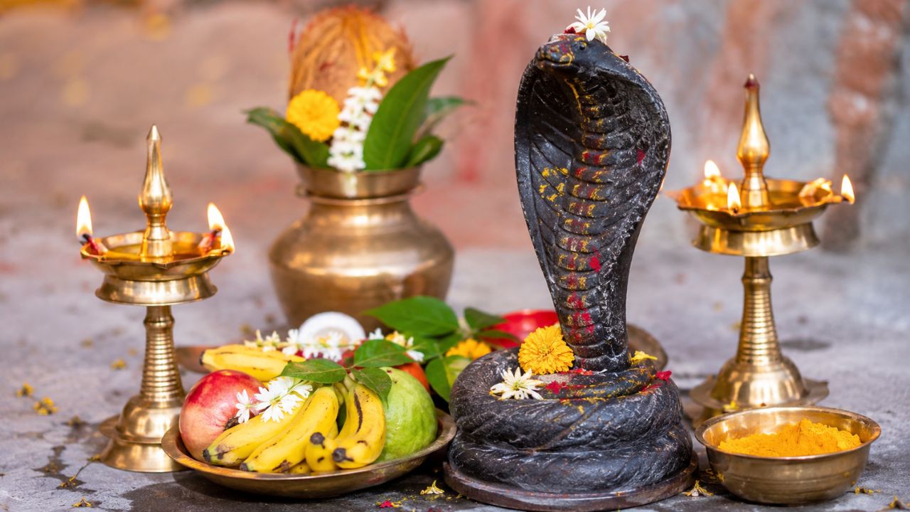 Nag Panchami 2026: नागपंचमीला बहीण भावासाठी उपवास का करते? जाणून घ्या या परंपरेमागचे खास कारण