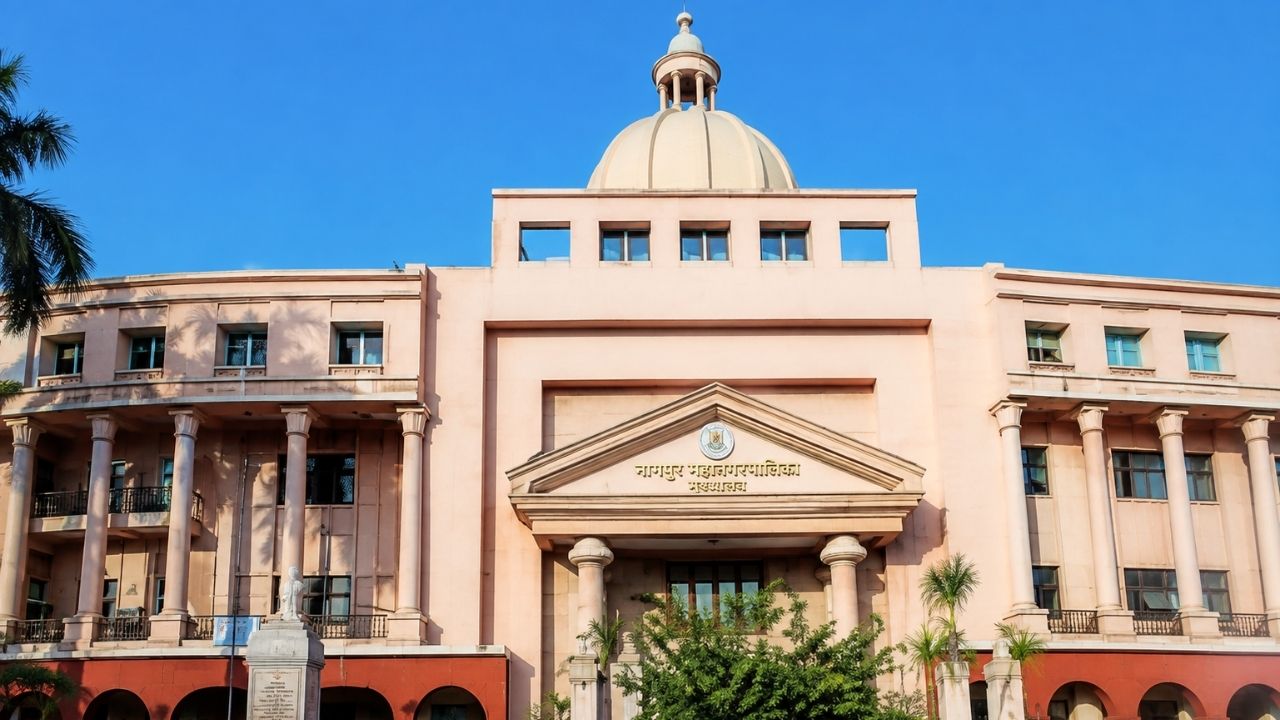 Nagpur News :नासुप्र मुख्यालयात मनमानी पार्किंग ; पावती शिवाय आकारले जाते शुल्क