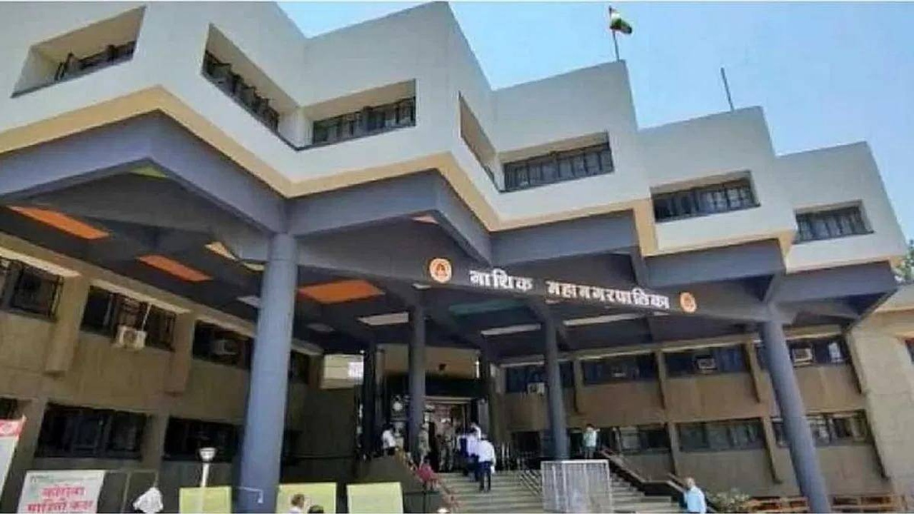 Nashik News: खड्ड्यांवरून महासभेत रणकंदन! दिनकर पाटील-बोरस्तेंमध्ये शाब्दिक वाद; अधिकाऱ्यांच्या बदलीची मागणी