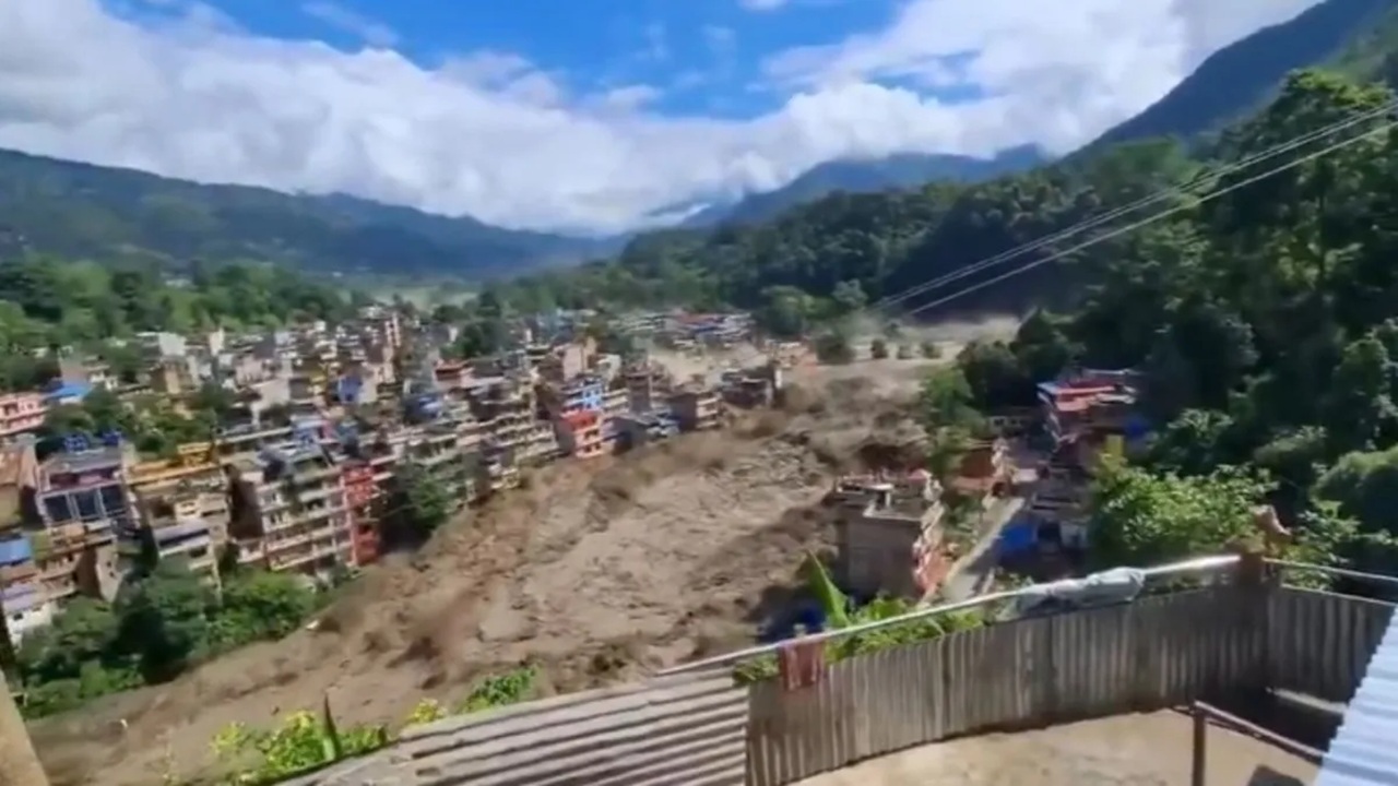 Nepal Flash Flood: नेपाळच्या महापुरात १०५ भारतीय पर्यटक बेपत्ता; मानसरोवरला जाणाऱ्या ३१ यात्रेकरूंचाही समावेश
