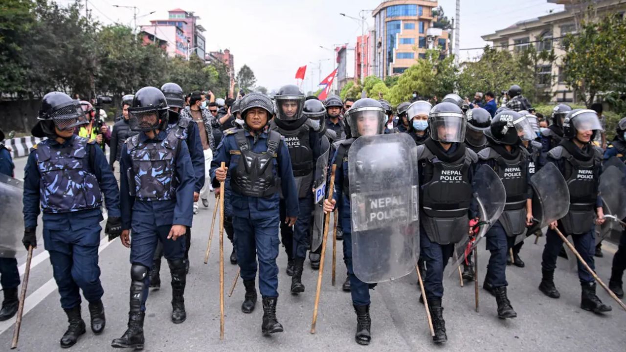 Nepal Violence : नेपाळमध्ये धार्मिक तणावाचा भडका; जनकपूरसह 4 जिल्ह्यांत संचारबंदी लागू, 3 ठार तर 8 जणांना अटक