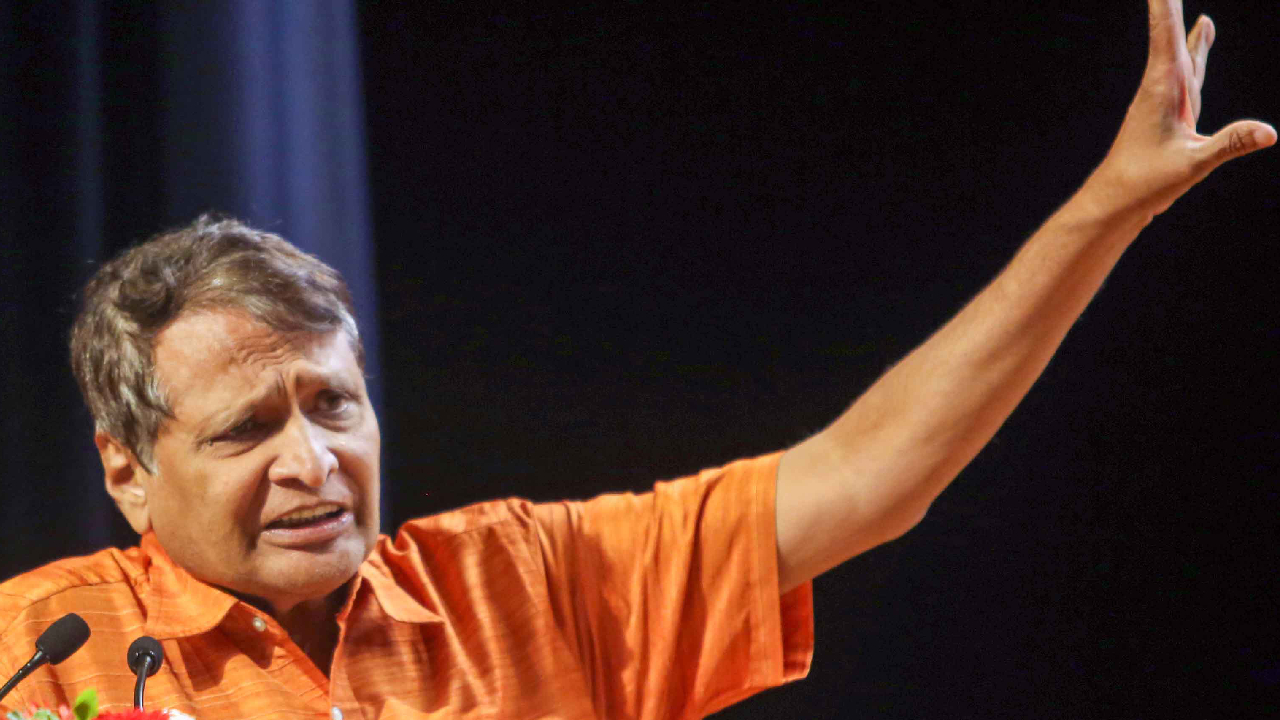Sindhudurga News: ‘प्रोजेक्ट संजीवनी अॅम्ब्युलन्स’चा शुभारंभ, निलेश राणे म्हणाले, “सुरेश प्रभू हे…’