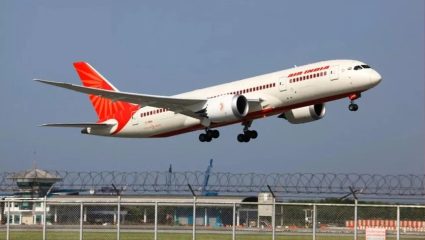Big Breaking: टिशूवर लिहिलेल्या ‘त्या’ शब्दाने खळबळ; Air India च्या फ्लाइटचे अहमदाबादमध्ये इमर्जन्सी लँडिंग