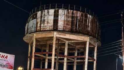 Satara : यशवंत टाकीच्या पाणीगळतीने नगरपरिषदेचा ठेकेदारावर बडगा मध्यरात्री टाकी ओसंडून हजारो लिटर पाण्याचा अपव्यय; २५ हजारांचा दंड,