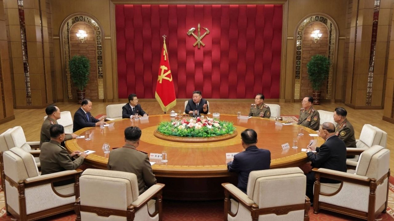 North Korea च्या लष्करात किम जोंग उन यांचा मोठा सर्जिकल स्ट्राईक; संरक्षणमंत्र्यांची गच्छंती, नवीन शस्त्रास्त्रांची निर्मिती