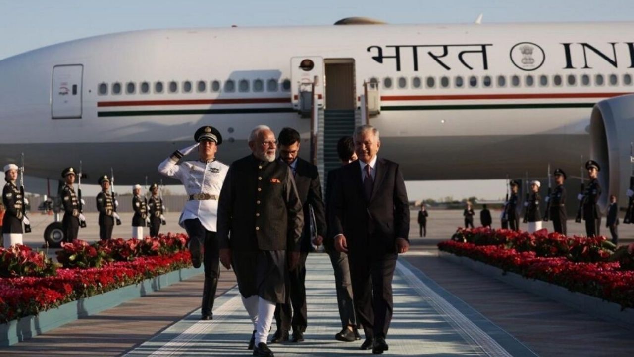 PM Modi : ताश्कंदमध्ये पंतप्रधान मोदींकडून महान तमिळ ग्रंथ ‘तिरुक्कुरळ’चा विशेष गौरव; उझबेक विद्यार्थ्यांसाठी केली मोठी घोषणा