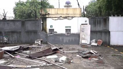 India-Pakistan: जशास तसे! पाकिस्तानच्या कपटनीतीला भारताचे सडेतोड उत्तर; दिल्लीत पाक उच्चायुक्तालयाबाहेर चालवला बुलडोझर, VIDEO