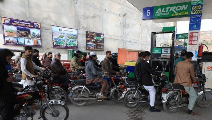 Pakistan Fuel Crisis: 15 ऑगस्टपासून पाकिस्तानात पेट्रोल पंप ठप्प होणार? डीलर्सचा सरकारला 72 तासांचा अल्टिमेटम