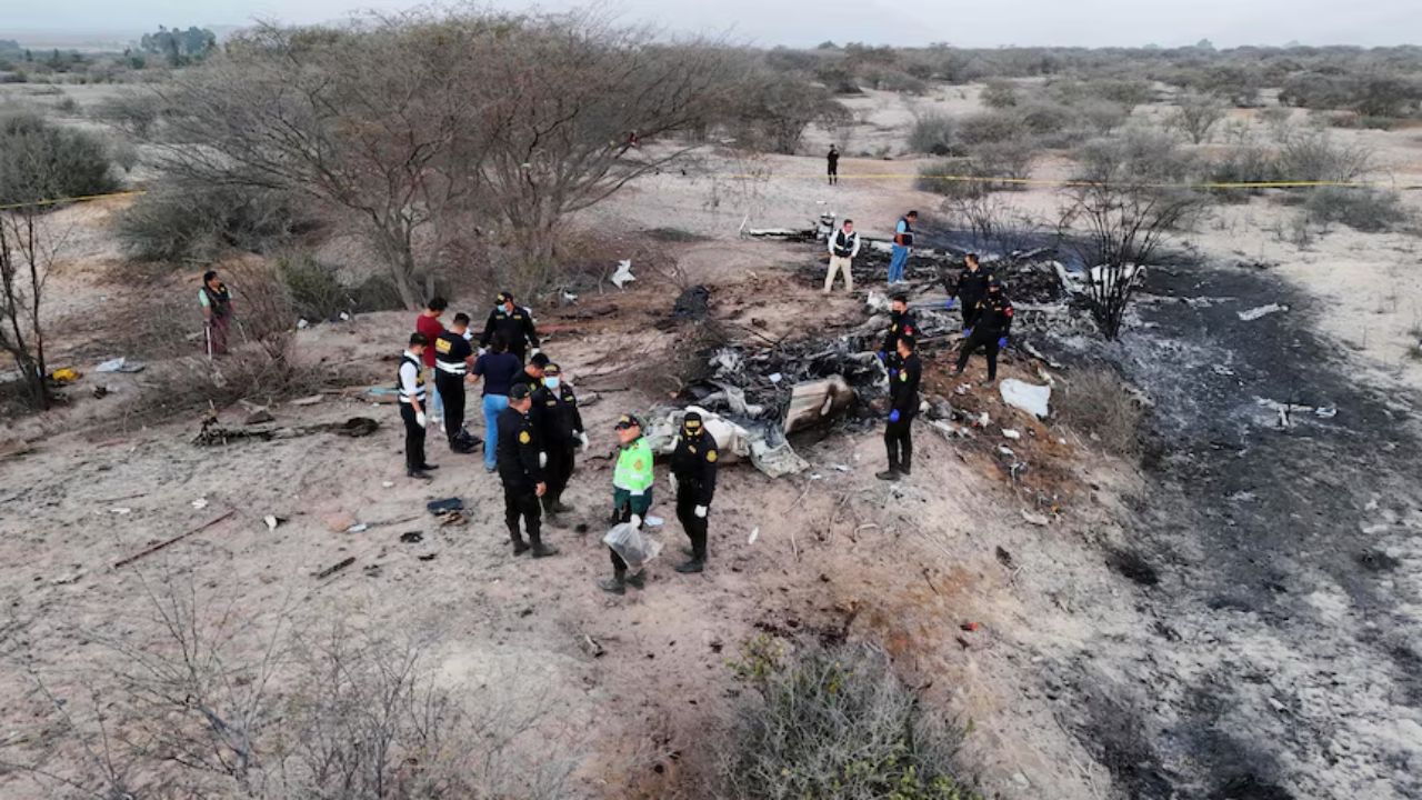 Peru Plane Crash: नाझ्का लाईन्स पाहण्यासाठी निघालेले पर्यटक विमान कोसळले; 13 जणांचा होरपळून मृत्यू, पेरूमध्ये हळहळ