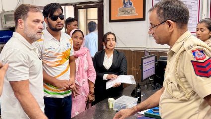 राहुल गांधींच्या आंदोलनाला यश! पेलेट गन प्रकरणात FIR दाखल करण्यास दिल्ली पोलिसांची तयारी