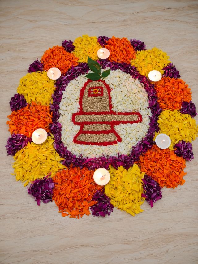 श्रावण सोमवार, मंगळागौरनिमित्त काढा या खास रांगोळ्या
