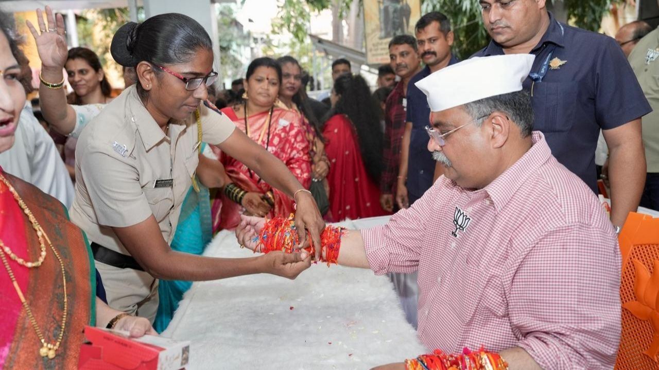 राखीच्या धाग्यातून उमटला विश्वासाचा ऋणानुबंध; रविंद्र चव्हाण यांच्यासोबत हजारो भगिनींचा रक्षाबंधन सोहळा