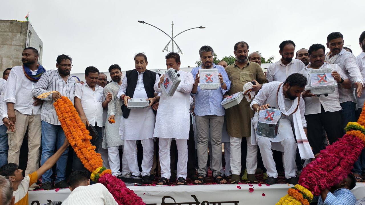 ‘सरकारला जागे करण्यासाठी एकत्र लढू,’ रोहित पवार याचे प्रतिपादन; स्मार्ट मीटरविरोधात हिंगणघाटात मोर्चा