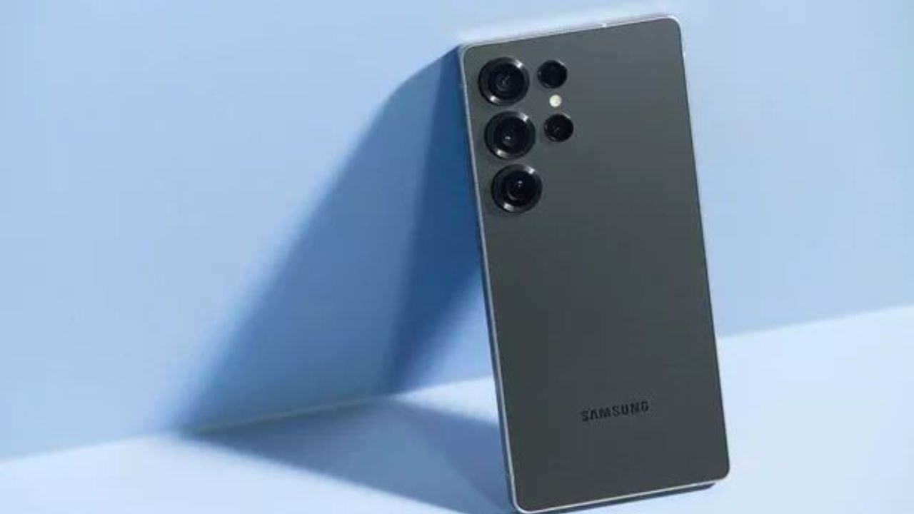 Samsung चाहत्यांसाठी आनंदाची बातमी! लाखो रुपयांचा स्मार्टफोन केवळ इतक्या किंमतीत; Flipkart वर मिळतेय बंपर ऑफर