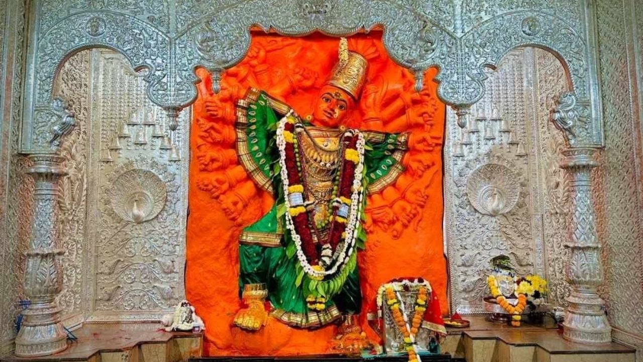 Saptashryngi Devi: काय आहे देवी सप्तशृंगीच्या तिरक्या मानेचे रहस्य, जाणून घ्या