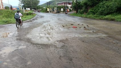 Bavdhan Road: पहिल्याच पावसात २२ लाखांचा निधी गेला खड्यात! वाई–बावधन रस्त्याच्या निकृष्ट कामावर संताप