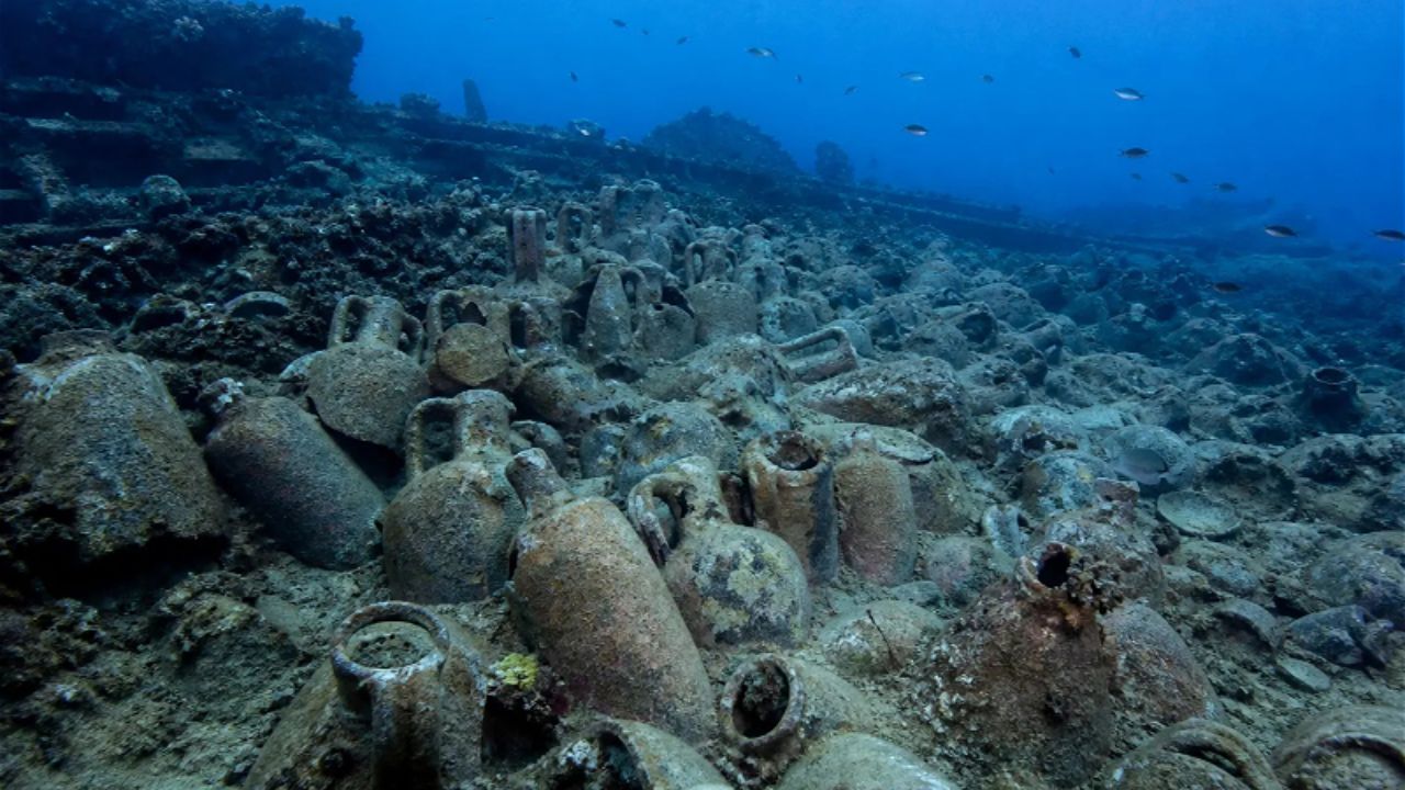 Sicily Discovery: इटलीमध्ये सिसिलीच्या किनाऱ्यावर श्वास रोखणारा शोध; 2,000 वर्षांपूर्वीच्या जहाजाचे अवशेष अन् वाइन कंटेनर्स सापडले