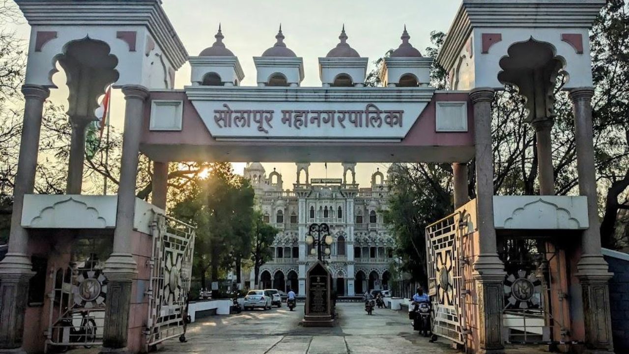 Solapur News : नालेसफाई घोटाळ्याला नवा ट्विस्ट ८० लाखांच्या अतिरिक्त बिलांवरून महापालिका प्रशासन घेरले; सभागृहातील खुलासा आणि कागद