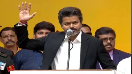 Tamil Nadu CM Vijay: ‘विद्यार्थी आणि तरुणांनी कॉकरोचपासून दूर राहावे’, मुख्यमंत्री विजय थलपथी यांनी स्वतःचाच आदेश मागे का घेतला?