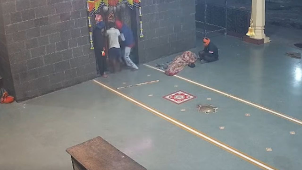 मंदिरांच्या दानपेट्यांवर चोरट्यांची नजर! पारनेर-शिरूरमधील मंदिरांच्या दानपेट्यांवर डल्ला
