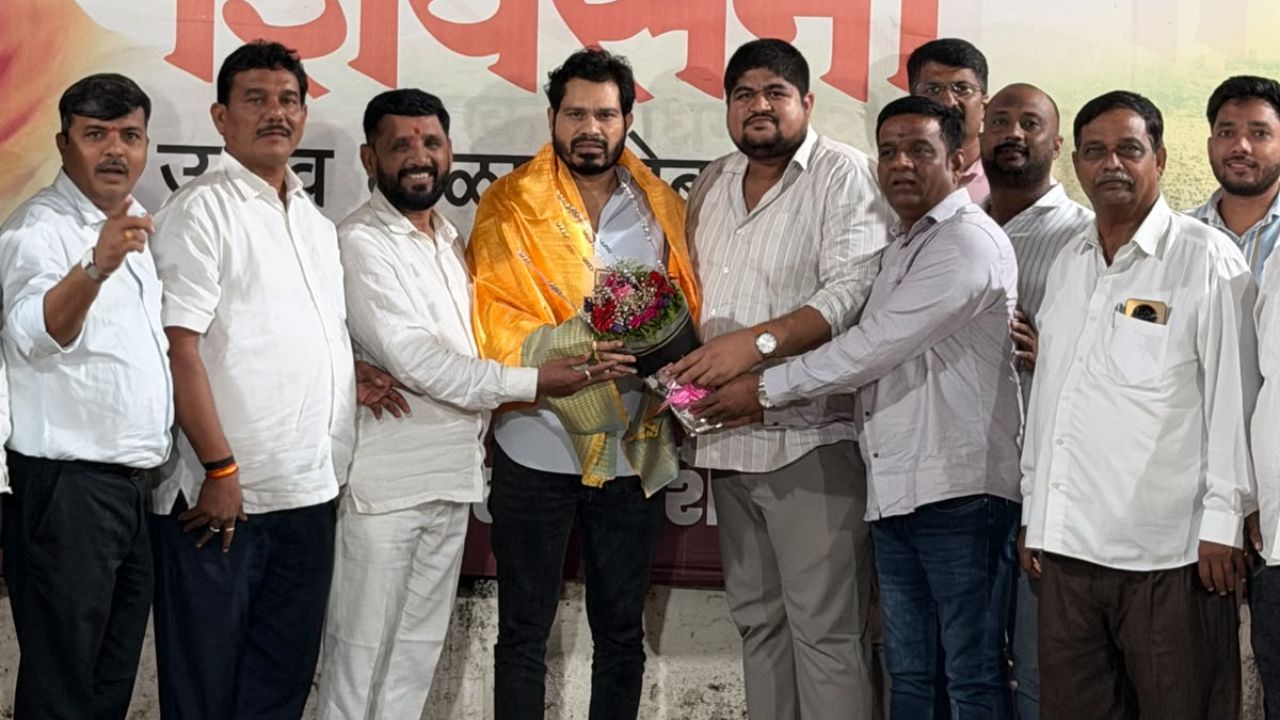 Raigad News: गोदरेज कंपनीतील स्थानिकांच्या हितासाठी ठाकरे गट मैदानात; कामगारांच्या पाठीशी उभे राहण्याचा निर्धार