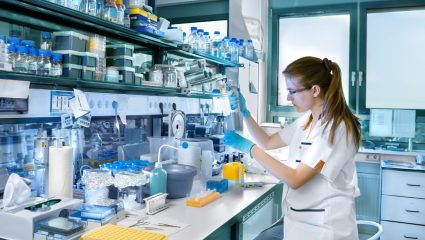 US Health : अमेरिकन नागरिकांचे आयुर्मान वाढतेय; औषधनिर्माण क्षेत्र आणि भांडवलशाहीचा मोठा वाटा?