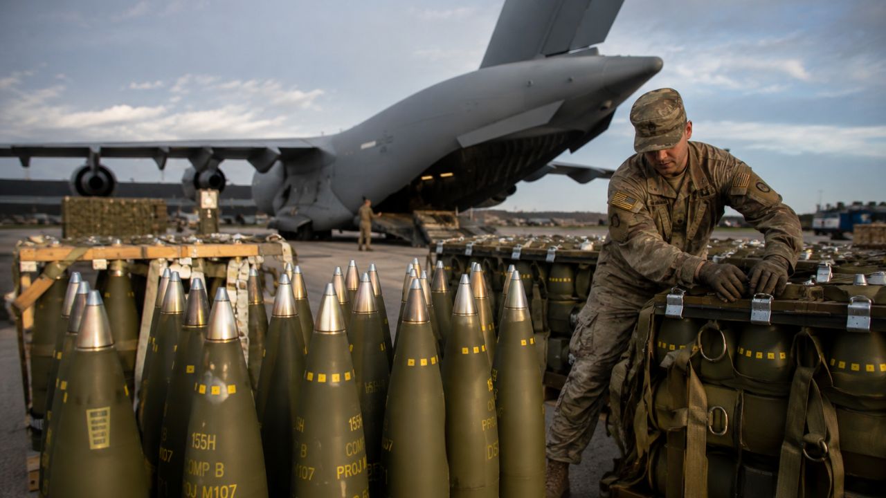 US Weapons Shortage : अमेरिकेला शस्त्रास्त्रांचा तीव्र तुटवडा; पेंटागॉनकडून संरक्षण कंपन्यांना उत्पादन वाढवण्याचे आदेश ?