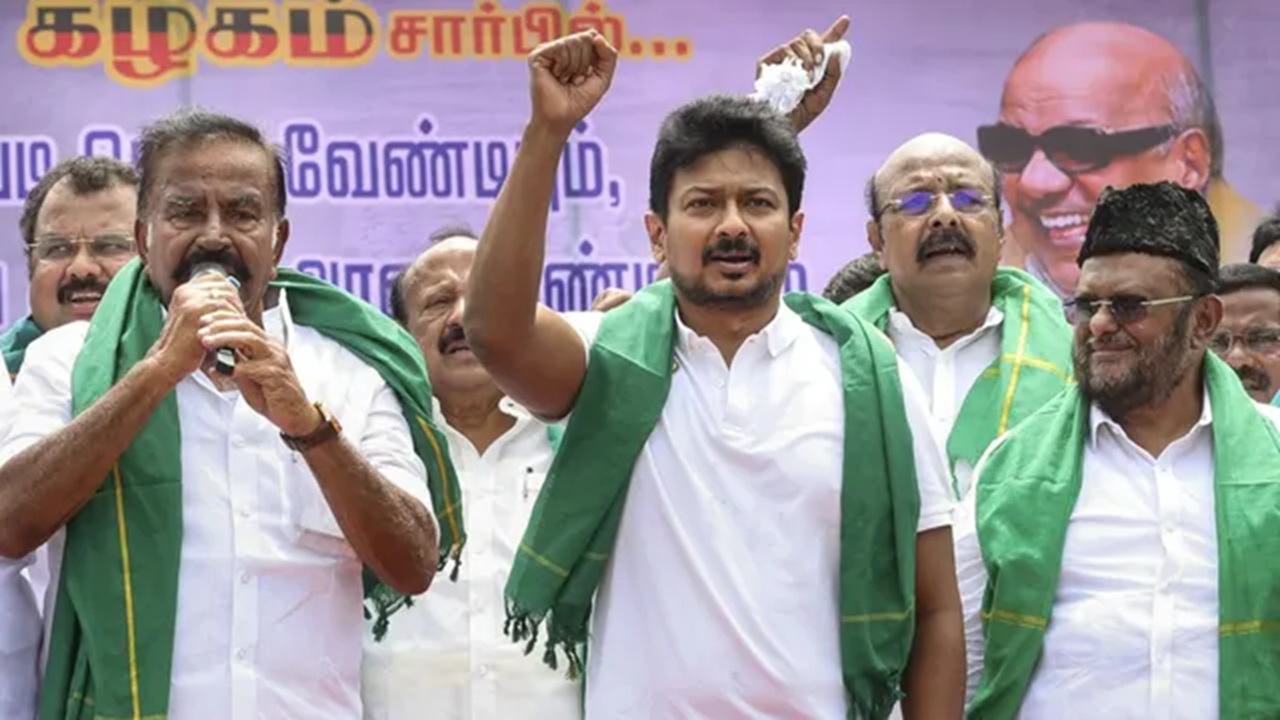 तामिळनाडूत राजकीय वाद पेटला! CM विजय, अभिनेत्री त्रिशावर कथित आक्षेपार्ह टिप्पणी; उदयनिधी स्टॅलिन पोलिसांच्या ताब्यात