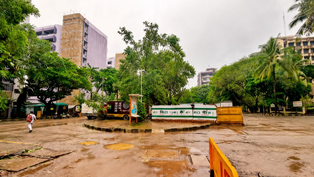 Mumbai News: सिटी पार्कच्या वापराबाबत पुन्हा वाद! नागरिकांसाठीच्या उद्यानाचा बांधकाम साहित्य साठवणुकीसाठी केला जातोय वापर