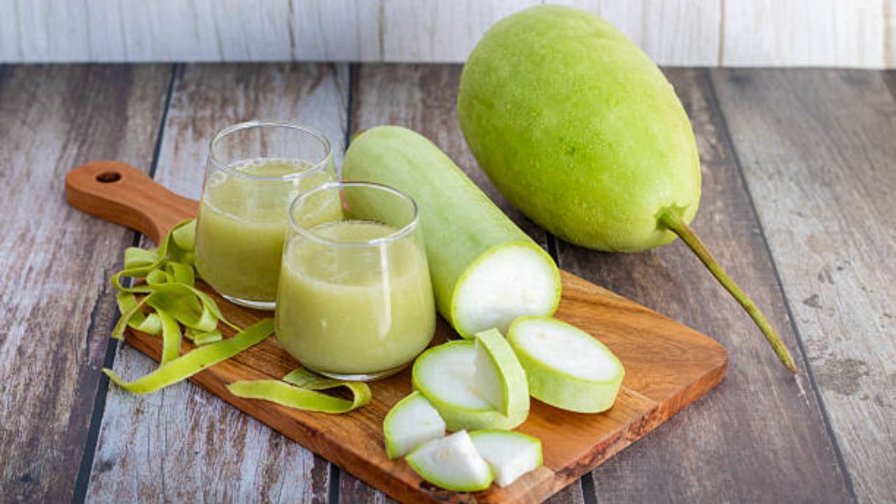 पावसाळ्यात पचनक्रिया बिघडण्याची जास्त शक्यता असते. त्यामुळे पावसाळ्यात सहज पचन होणाऱ्या भाज्या खाव्यात. यामध्ये आवर्जून दुधी भोपळा खावा, दुधी भोपळ्यामध्ये पाण्याचे प्रमाण खूप जास्त असते.