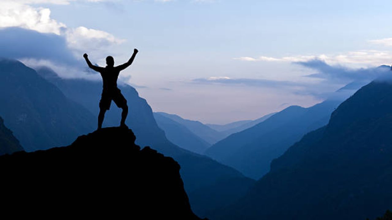 Motivational Quotes: स्वप्न पूर्ण करण्यासाठी मिळवा नवी ऊर्जा! आयुष्य बदलून टाकतील ‘हे’ प्रेरणादायी विचार