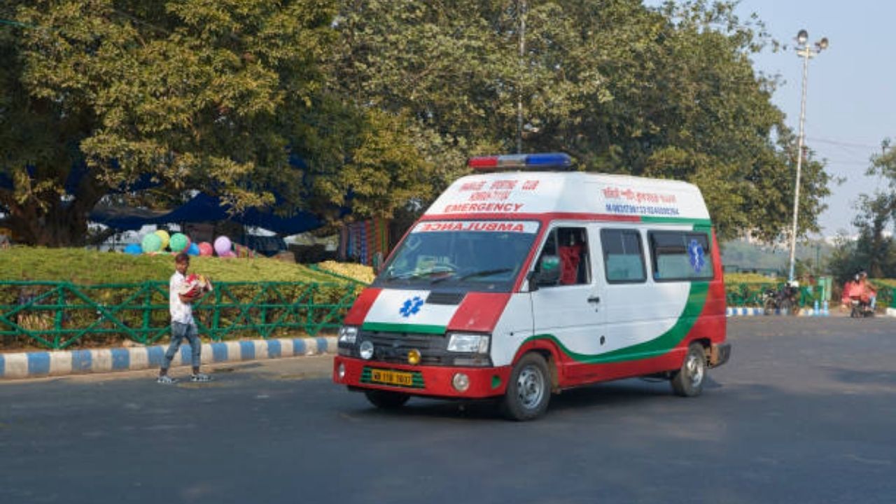 Amravati News: चालकअभावी रुग्णाला पाठविले खासगी वाहनाने! ‘डफरीन’ प्रशासनाचा अजब कारभार; दोन रुग्णवाहिका आहे उपलब्ध
