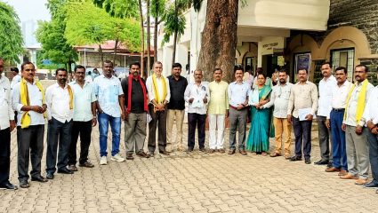 आदिवासींचे मुख्यमंत्र्यांना निवेदन! समाजाच्या विविध मागण्या; आदिवासी संघटनांचे पदाधिकारी उपस्थित