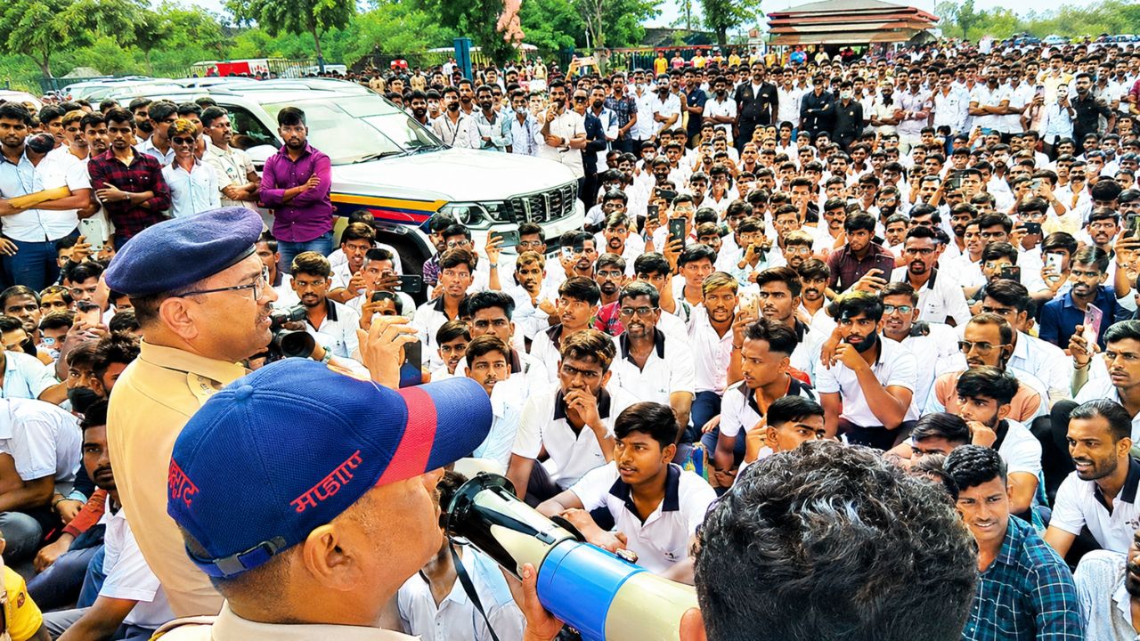 बजाज ऑटोच्या वाळूज प्लांटवर ‘कमवा अन् शिका’च्या विद्यार्थ्यांचे काम बंद आंदोलन; राज ठाकरेंच्या मध्यस्थीनंतर आंदोलन मागे!