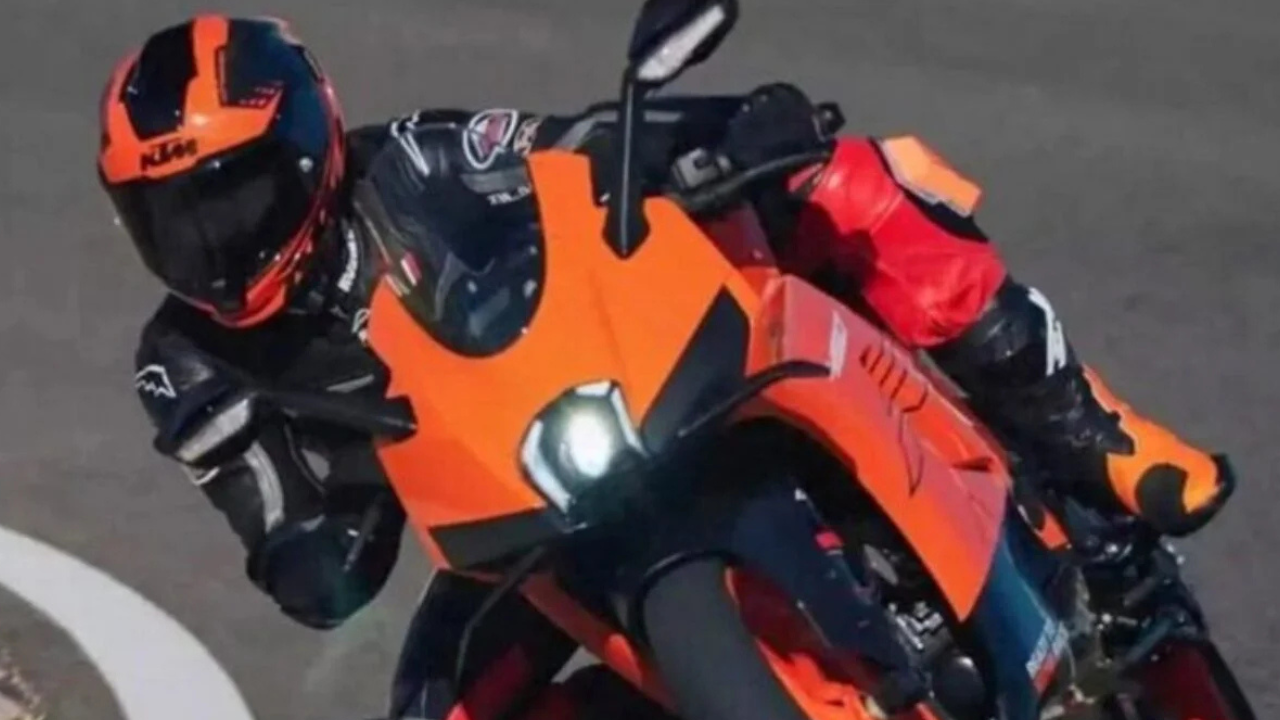 KTM RC 490 लवकरच येणार मार्केटमध्ये! ही नवीन ट्वीन-सिलेंडर सुपरस्पोर्ट बाइक होणार २०२७ पर्यंत लाँच!
