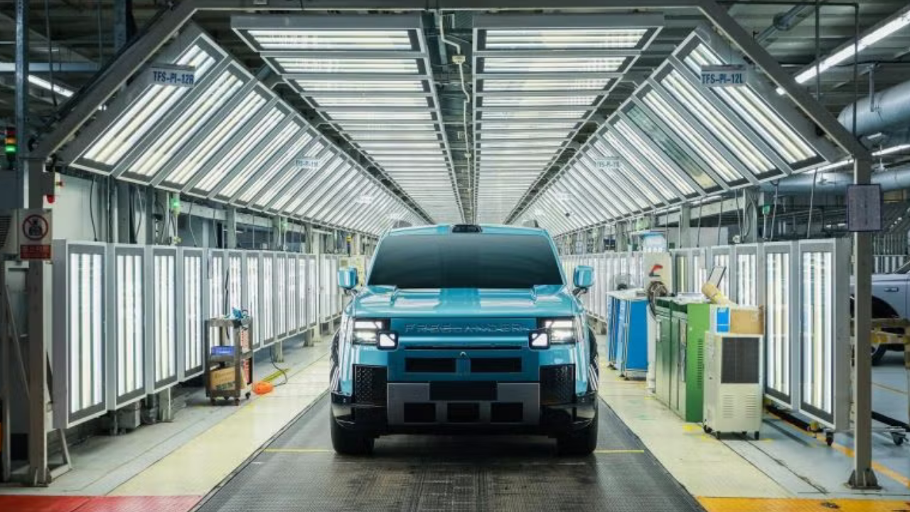 चीनमध्ये ‘चेरी जॅग्वार लँड रोव्हर’च्या पहिल्या ‘Freelander’चे प्री-सेल लाँचिंग! २०३१ पर्यंत फ्रीलँडरचे ६ मॉडेल्स येणार बाजारात