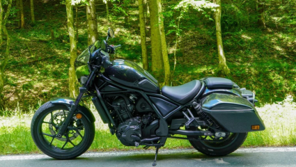Best Bikes For Senior Riders: वयाच्या ५० नंतरही रायडिंगची आवड जपायचीये? सीनियर रायडर्ससाठी या आहेत १२ सर्वोत्तम बाईक्स