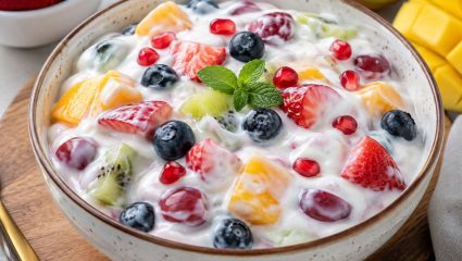 डेजर्ट खाण्याची क्रेव्हिंग झाली? मग घरच्या घरी झटपट बनवा थंडगार Fruit Yogurt, नोट करा रेसिपी