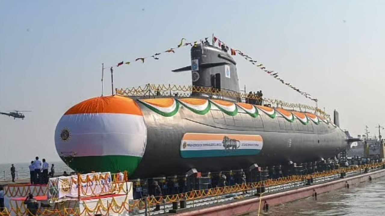 प्रोजेक्ट-७५ आय (Project-75 India - P-75I)  या अब्जावधी डॉलरच्या प्रकल्पांतर्गत माझगाव डॉक येथे जर्मनीच्या सहकार्याने ६ अत्याधुनिक पारंपारिक डिझेल-इलेक्ट्रिक पाणबुड्यांची निर्मिती केली जात आहे. या सर्व पाणबुड्या स्वदेशी 'AIP' (Air-Independent Propulsion) तंत्रज्ञानाने सज्ज असतील, ज्यामुळे त्यांना बॅटरी चार्ज करण्यासाठी वारंवार समुद्राच्या पृष्ठभागावर यावे लागणार नाही. या प्रकल्पातील पाणबुड्या जमिनीवरील लक्ष्यांवर हल्ला करणारी लांब पल्ल्याची क्रूझ क्षेपणास्त्रे डागण्यास सक्षम असतील.