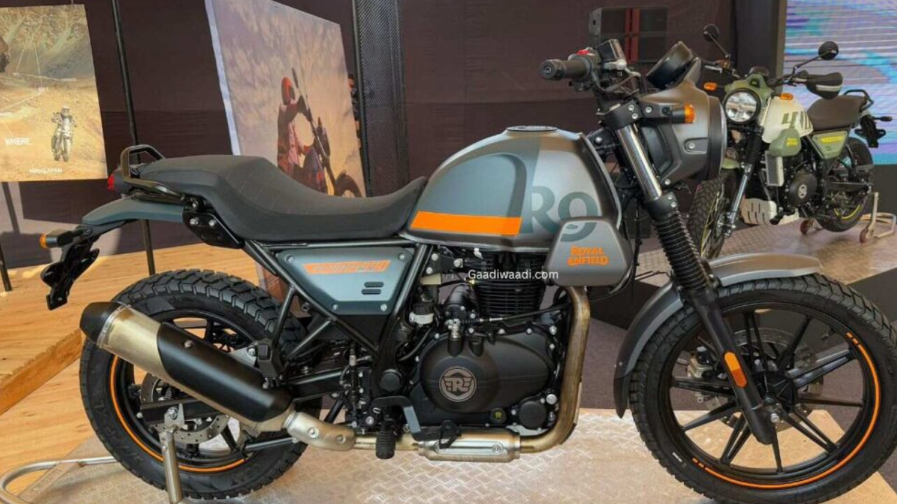 रॉयल एनफिल्ड स्क्रॅम ४५० (Royal Enfield Scram 450) हिमालयन ४५० चे 'शेरपा' इंजिन आता अधिक रोड-फोकस्ड पॅकेजमध्ये म्हणजेच स्क्रॅम ४५० मध्ये पाहायला मिळेल. यामध्ये ४५२cc लिक्विड-कुल्ड सिंगल-सिलिंडर इंजिन दिले जाईल, जे ४०.०२ PS पॉवर आणि ४० Nm टॉर्क देते सोबतच ६-स्पीड गिअरबॉक्स असेल. हिमालयनच्या तुलनेत ही बाइक आकाराने लहान, कमी उंचीची आणि रोजच्या शहरांमधील वापरासाठी अत्यंत सोयीस्कर असेल.