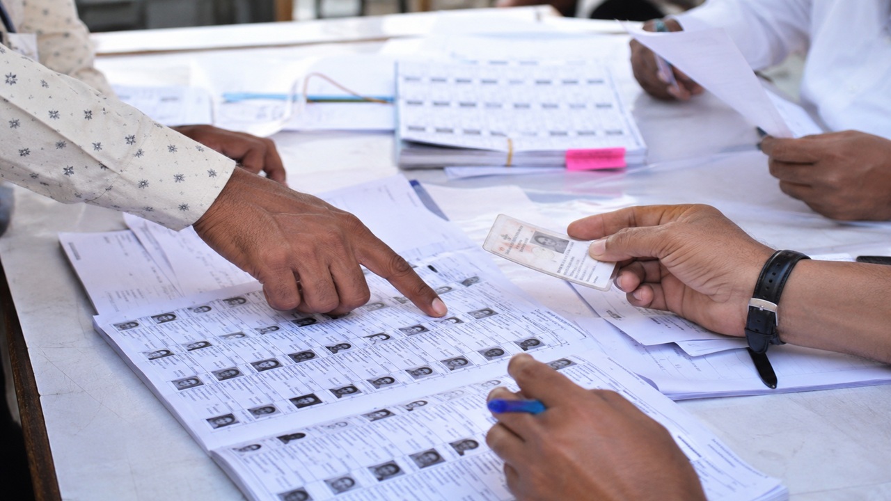 Satara Voter List: साताऱ्यात मतदार यादीचा ‘SIR’ धक्का! ३.४२ लाख मतदार संशयाच्या कक्षेत; तर ८८ हजार मृत