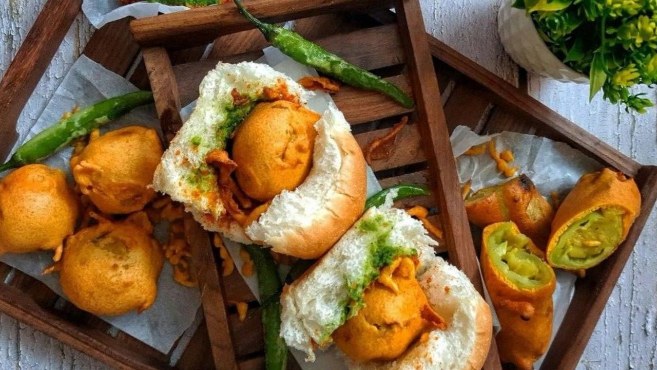 World Vada Pav Day: दादर स्टेशन ते लंडनचे रस्ते, ‘गरीबांचा बर्गर’ ते ग्लोबल आयकॉन; कसा बनला मुंबईचा ‘वडा पाव’ जगाचा लाडका?